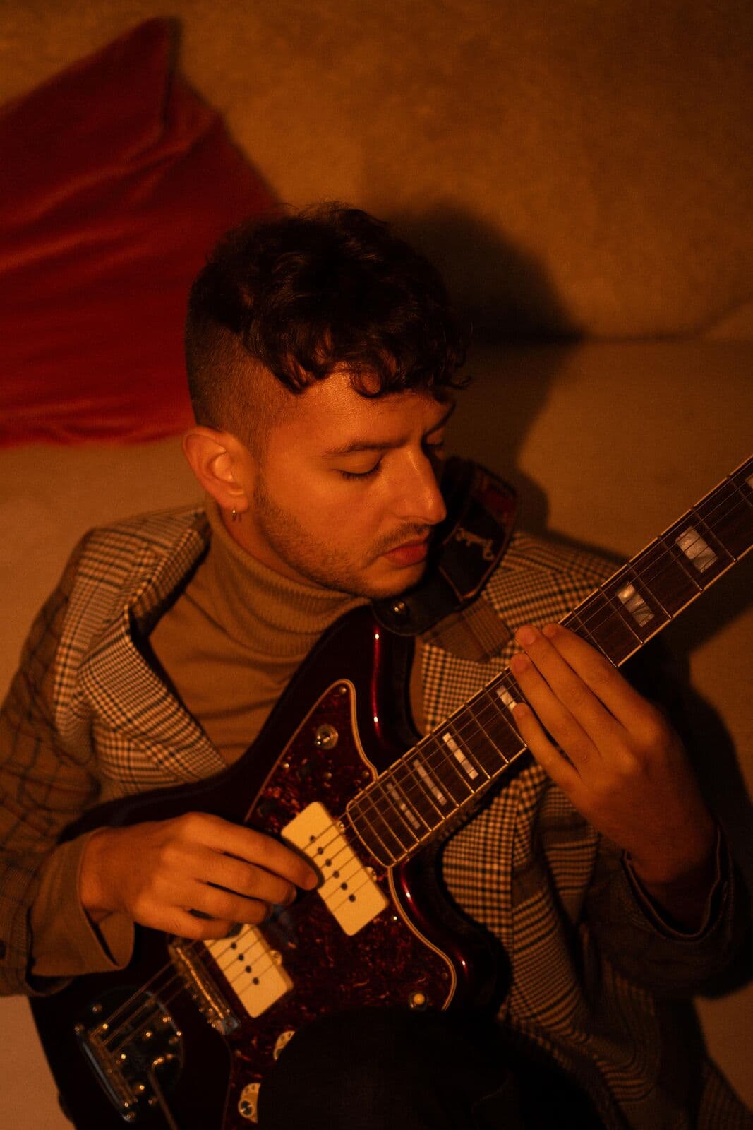 Davide De Santis playing guitar